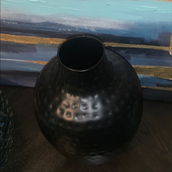 Black Embossed Design Metal Vase - Picture 3 of 3